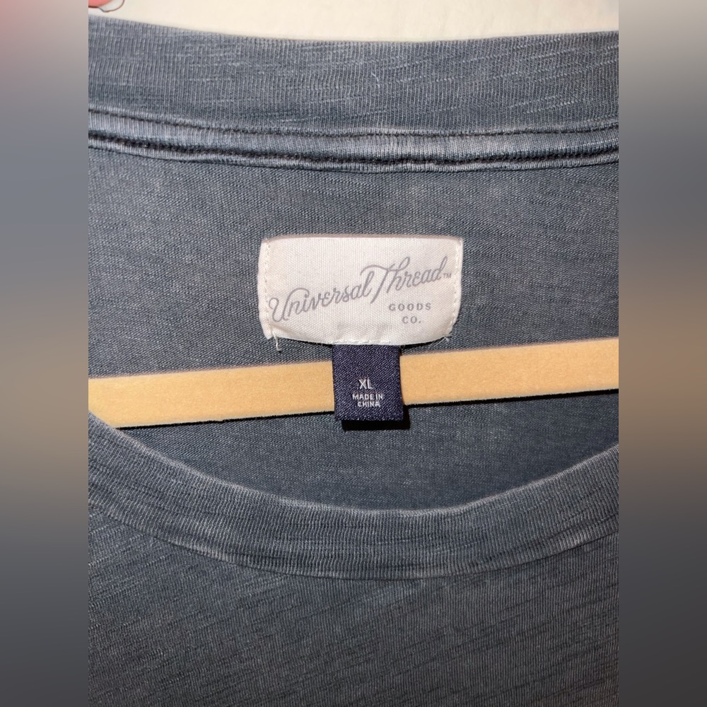 Universal Thread top - Picture 2 of 2